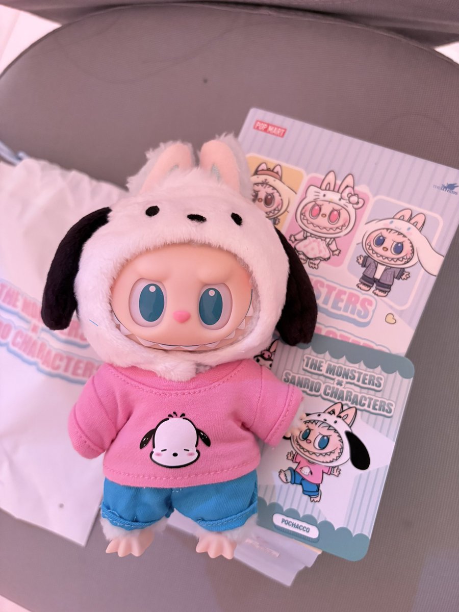 bellaleaaa's tweet image. WTS // WANT TO SELL
THE MONSTERS labubu × Sanrio Characters Series Pochacco Popmart new 370k 

#popmart #zonauang #keychain #labubu