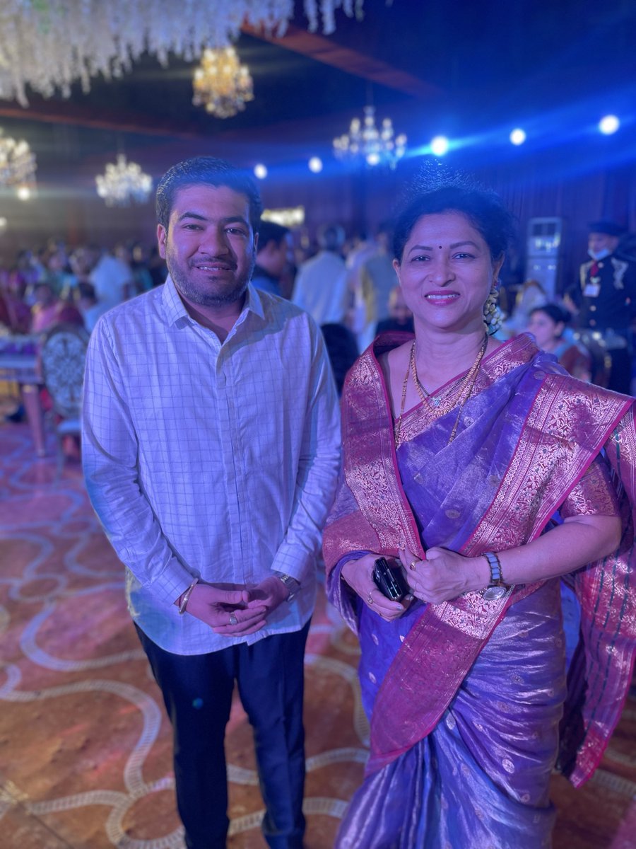 कोल्हापूरच्या महापौर आदरणीय सौ. रूपाराणी निकम यांना वाढदिवसानिमित्त मनःपूर्वक शुभेच्छा.

आपल्या कार्यतत्पर, दूरदृष्टीपूर्ण आणि जनतेप्रती असलेल्या समर्पित नेतृत्वामुळे कोल्हापूर शहर अधिक प्रगत आणि समृद्ध होत आहे. आपल्या कार्याला यशाची नवी उंची लाभो हीच प्रार्थना. 💐