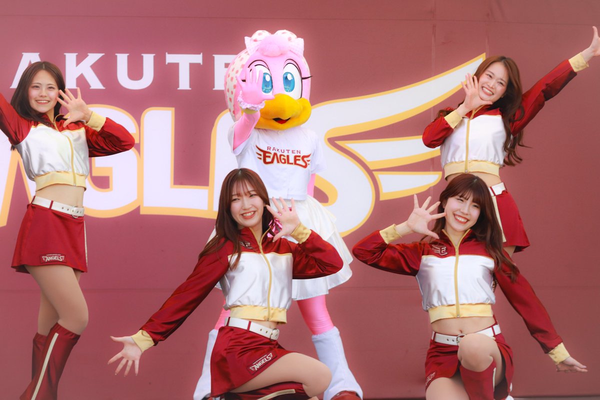 mk_tea_777's tweet photo. そうそう、クラッチーナちゃんのナンバーはゆるっと可愛い系で癒されるしかわいいメンバーやチーナちゃんが撮影しやすいなって感じました！見て！

#東北ゴールデンエンジェルス
#HARUHI10
#OTOMI10
#AYANE10
#KYOKA10
#クラッチーナ
2026.4.19　楽天モバイル最強パーク https://t.co/ZaJGX68046