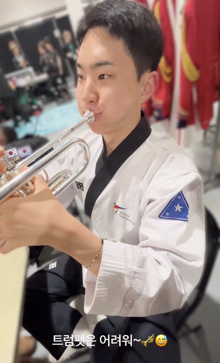 트럼펫은 어려워 ~😕

#세븐틴 #SEVENTEEN #호시 #순영 #HOSHI #ホシ