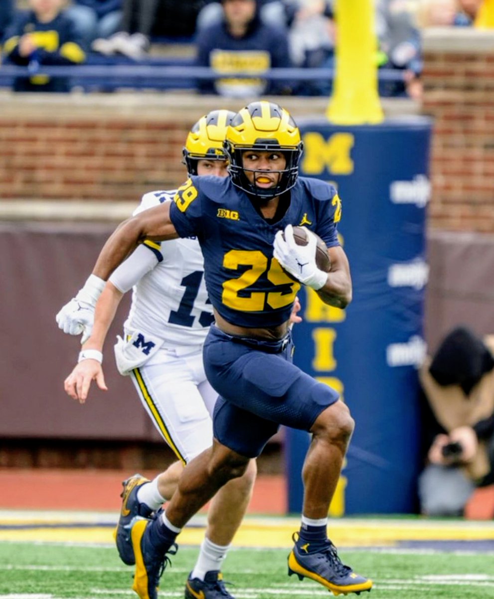 JVBrow3's tweet image. Turned dreams💭 into my everyday 🙏🏾 #Grateful #GoBlue〽️