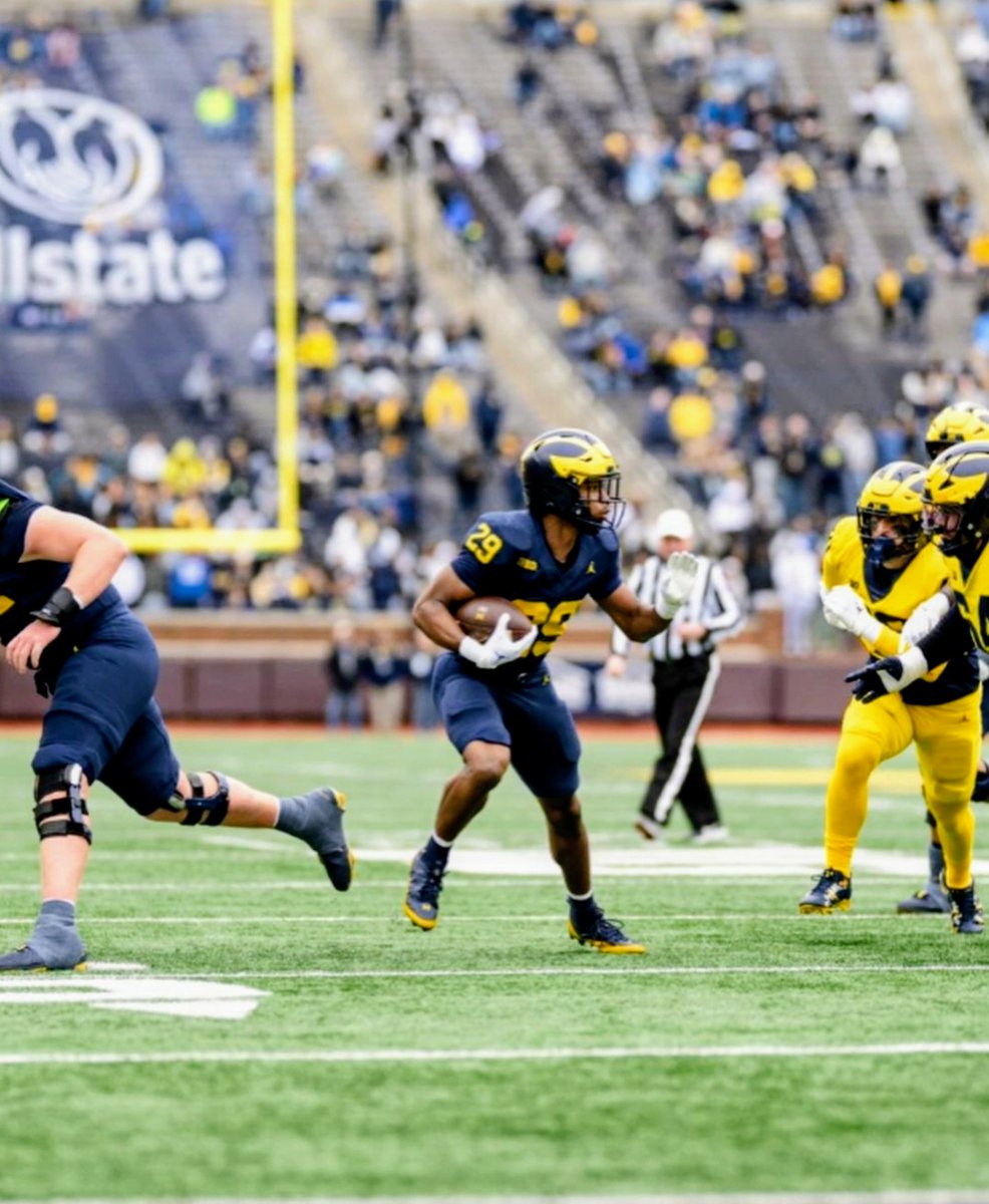 JVBrow3's tweet image. Turned dreams💭 into my everyday 🙏🏾 #Grateful #GoBlue〽️