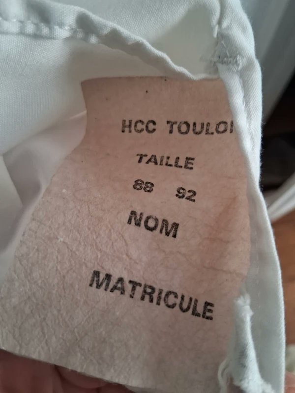 ChezGigiVintage's tweet image. Authentic vintage French Navy sailor blouse with HCC Toulon marking, navy trim, and anchor patch.
A real Marine Nationale uniform piece, not a reproduction.

ebay.fr/itm/2872815076…

#FrenchNavy #MarineNationale #Militaria #VintageUniform #SailorBlouse #HCCToulon