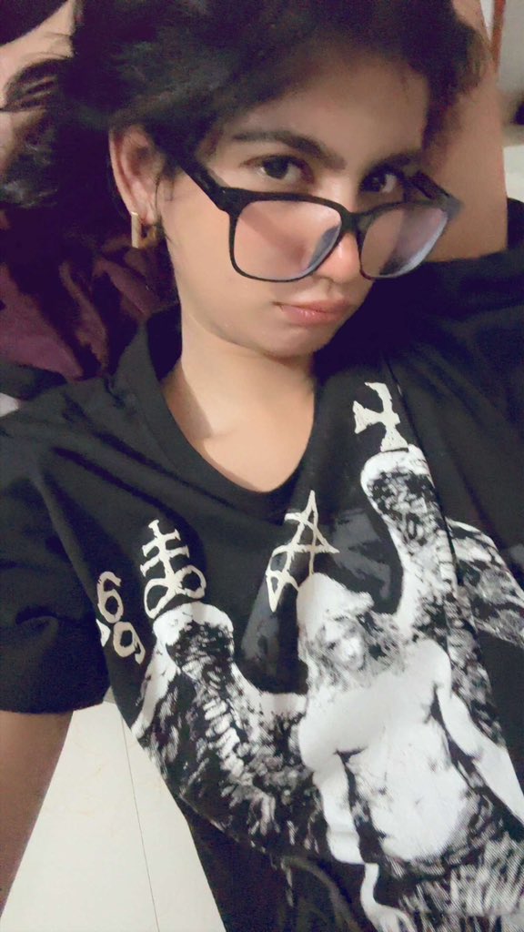 RandomSlut (@desisentmenudes) on Twitter photo 