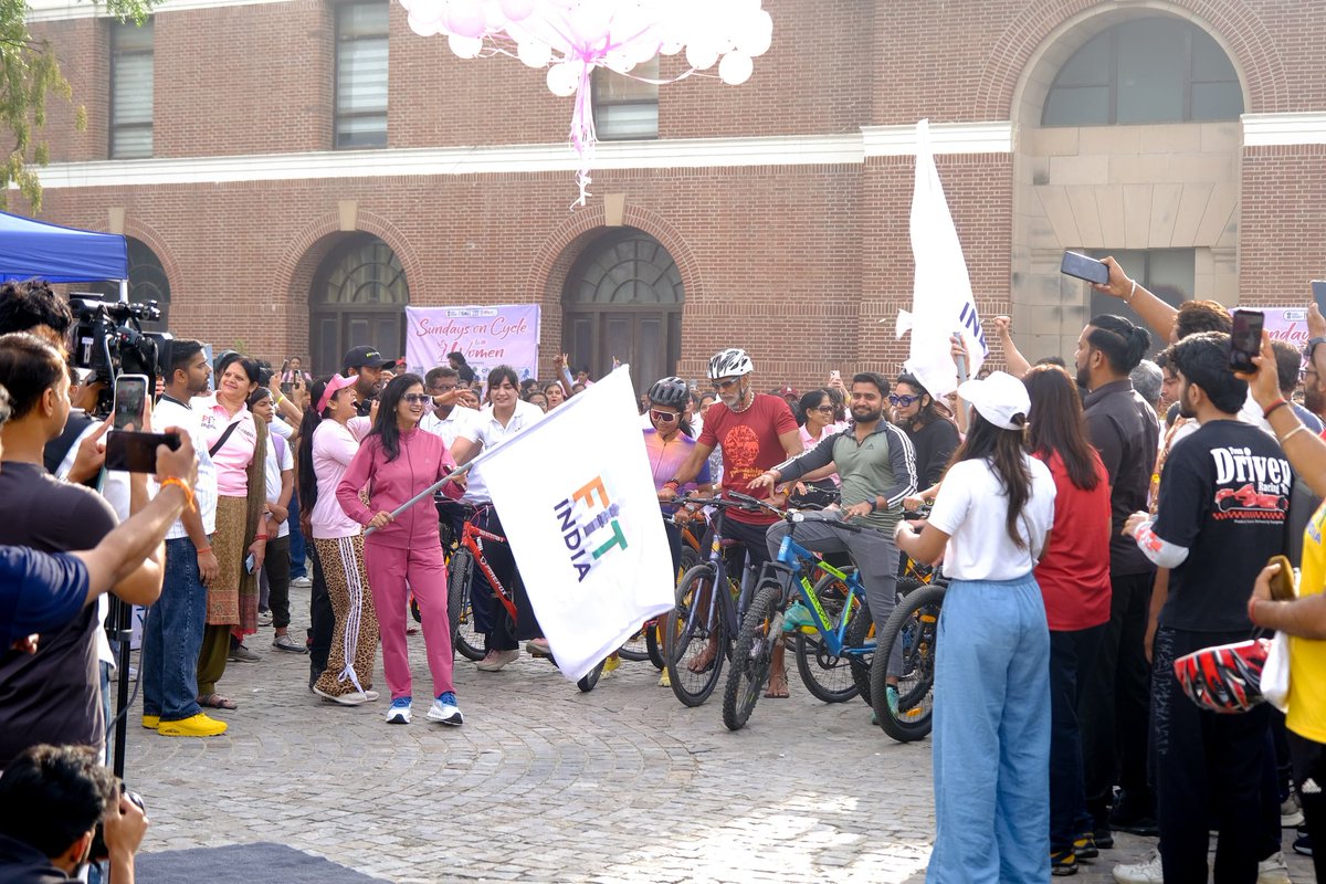 FitIndiaOff's tweet image. Sunday Morning Done Right 🚴‍♀️
70 editions. Countless miles. One goal: #FitIndia
The Women's Special at Major Dhyan Chand National Stadium lit up Delhi with Zumba, cycling &amp;amp; unstoppable energy. Women showed up in full force, vibes were electric!
#SundaysOnCycle #FitIndiaMovement