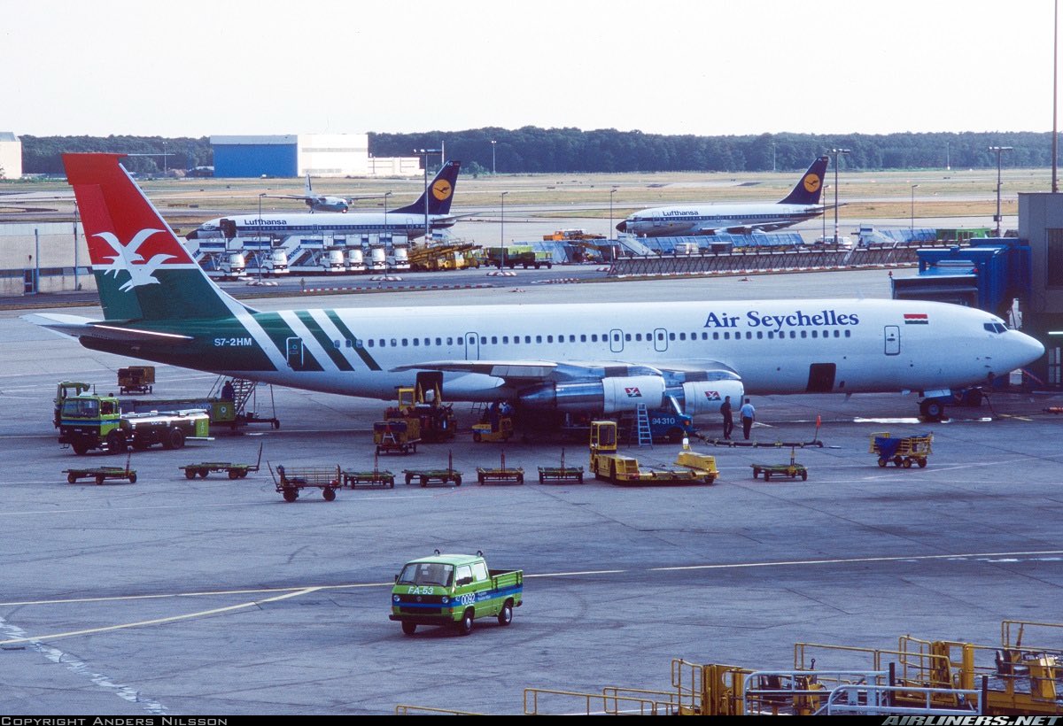 ClassicsPlanes's tweet image. An Air Seychelles B707 seen here in this photo at Frankfurt Airport in August 1988 #avgeeks 📷- Anders Nilsson