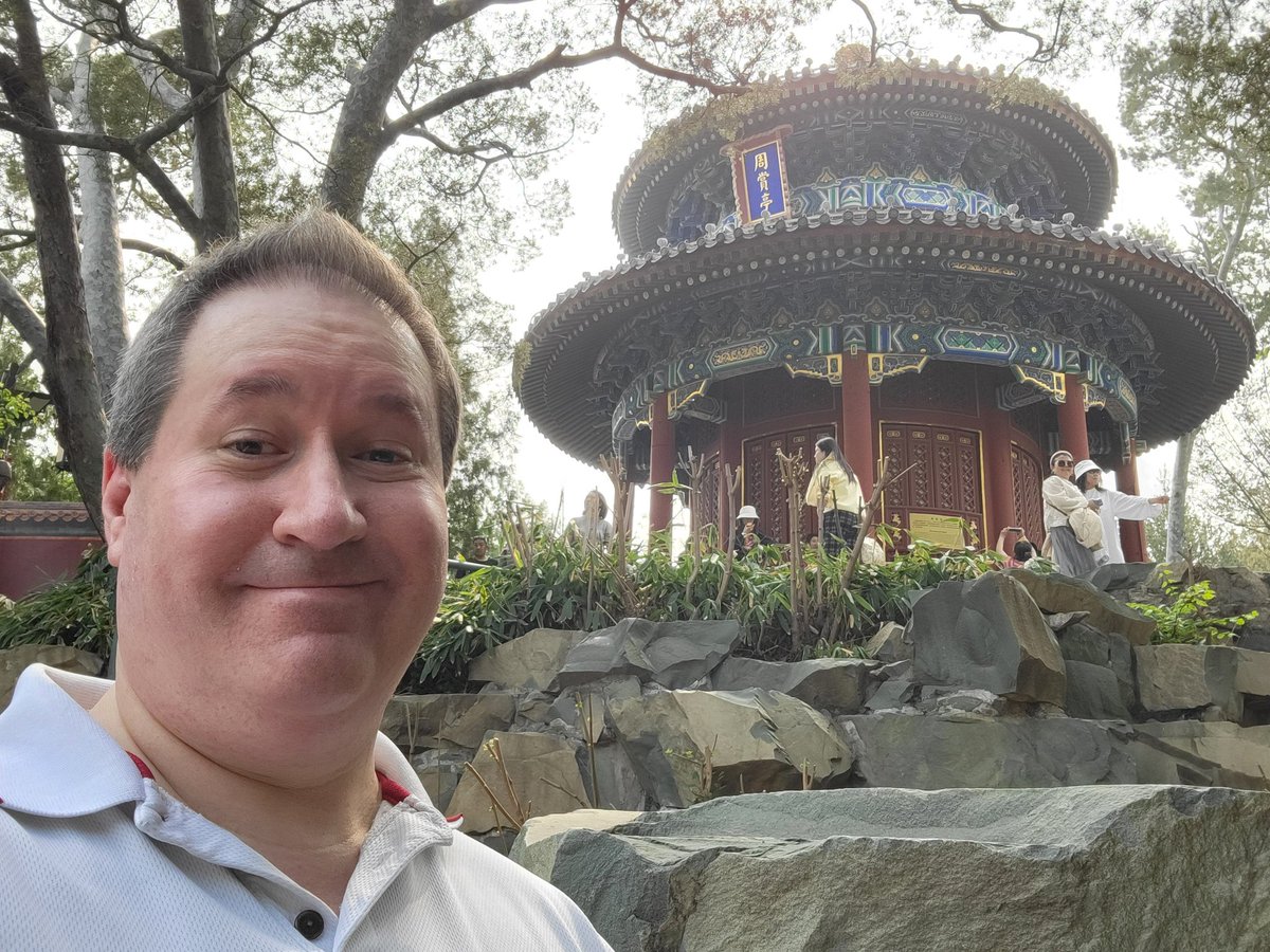 SeanBSanto's tweet photo. Don't mind Me. I'm just bouncing around in China: eating Authentic Peking duck and scoping out Beijing from the top of Coal hill in Jingshang park. https://t.co/QkMYssw1MG