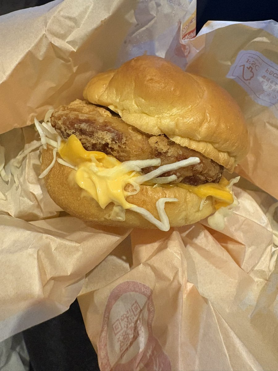 あおい꙳ tweet media