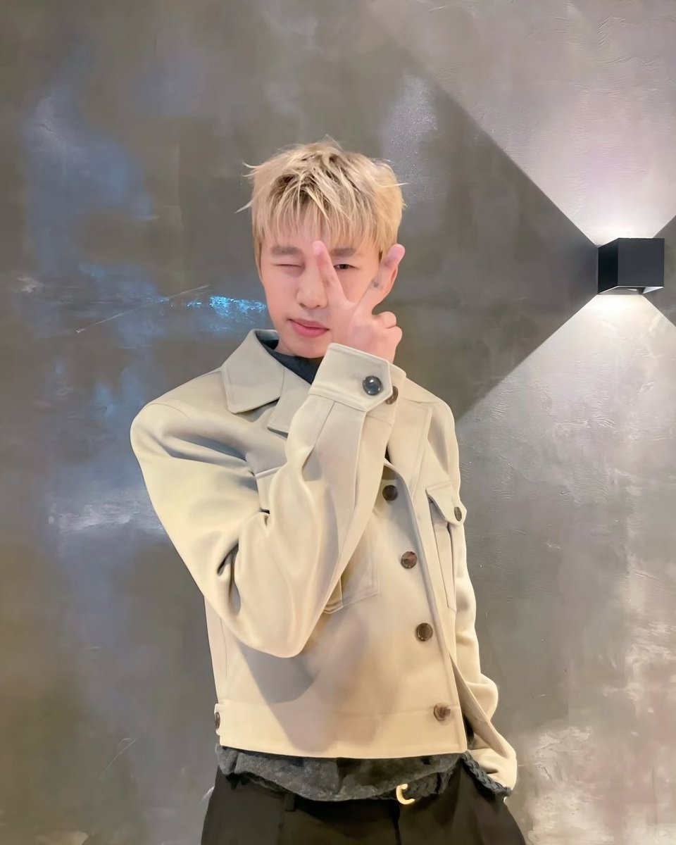 임영웅 
얼굴소멸직전이네  어쩜이리 작을까요
#임영웅 #limyoungwoong  #임영웅_음원강자 #임영웅팬덤 #임영웅_kpop 
출처:임영웅인스타/편집:영심