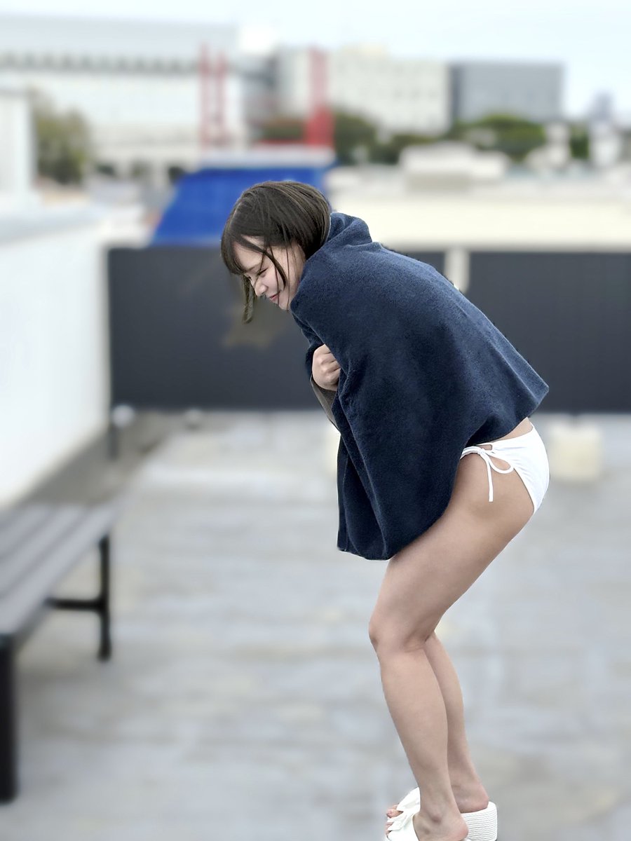 雨降ってて震えた日🦭

フォトブック１週間後発売です✨