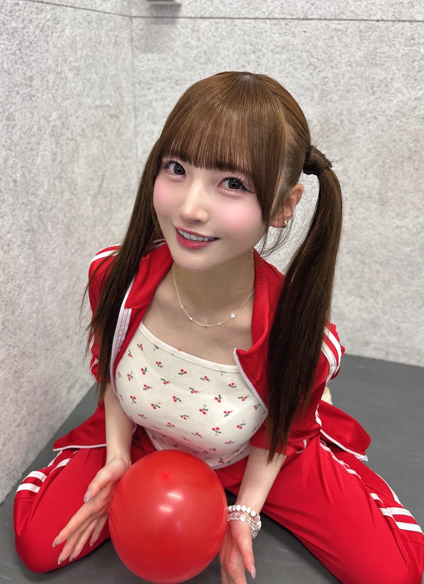 yurayura_yuraa's tweet photo. 今日の振り幅♡
　　　　　←どっちすき？→ https://t.co/OwsscexnBw