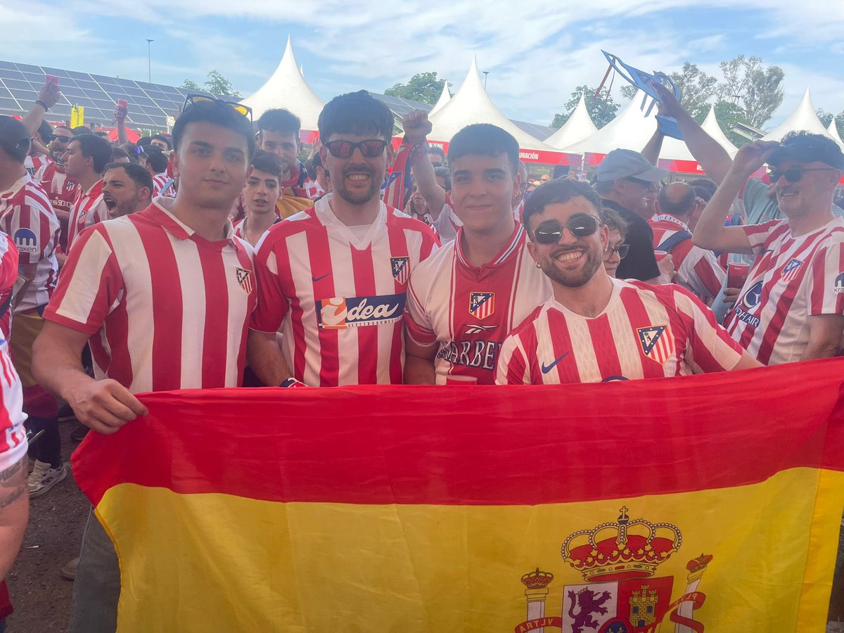 AdriKata4's tweet photo. Con vosotros a la guerra, FORZA ATLETI❤️🤍❤️ https://t.co/5n2Ol4DKrc