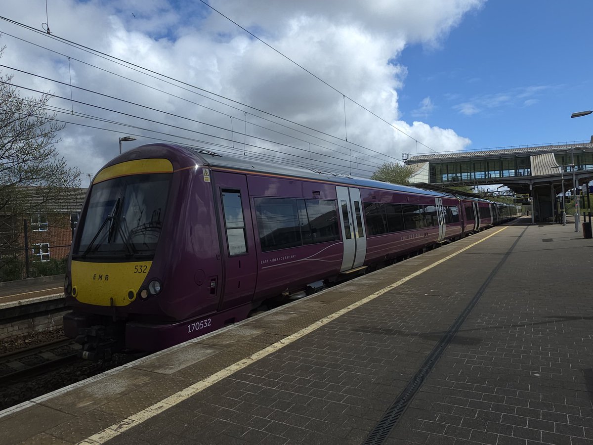 Chekkothefox's tweet photo. Love going on trains and doing train spotting. It my favourite thing to do and my happy place. #tarinenthusiast #trains #train #Autusm  @EastMidRailway @TPExpressTrains @tfwrail @LNRailway https://t.co/3j8cKvVkGq