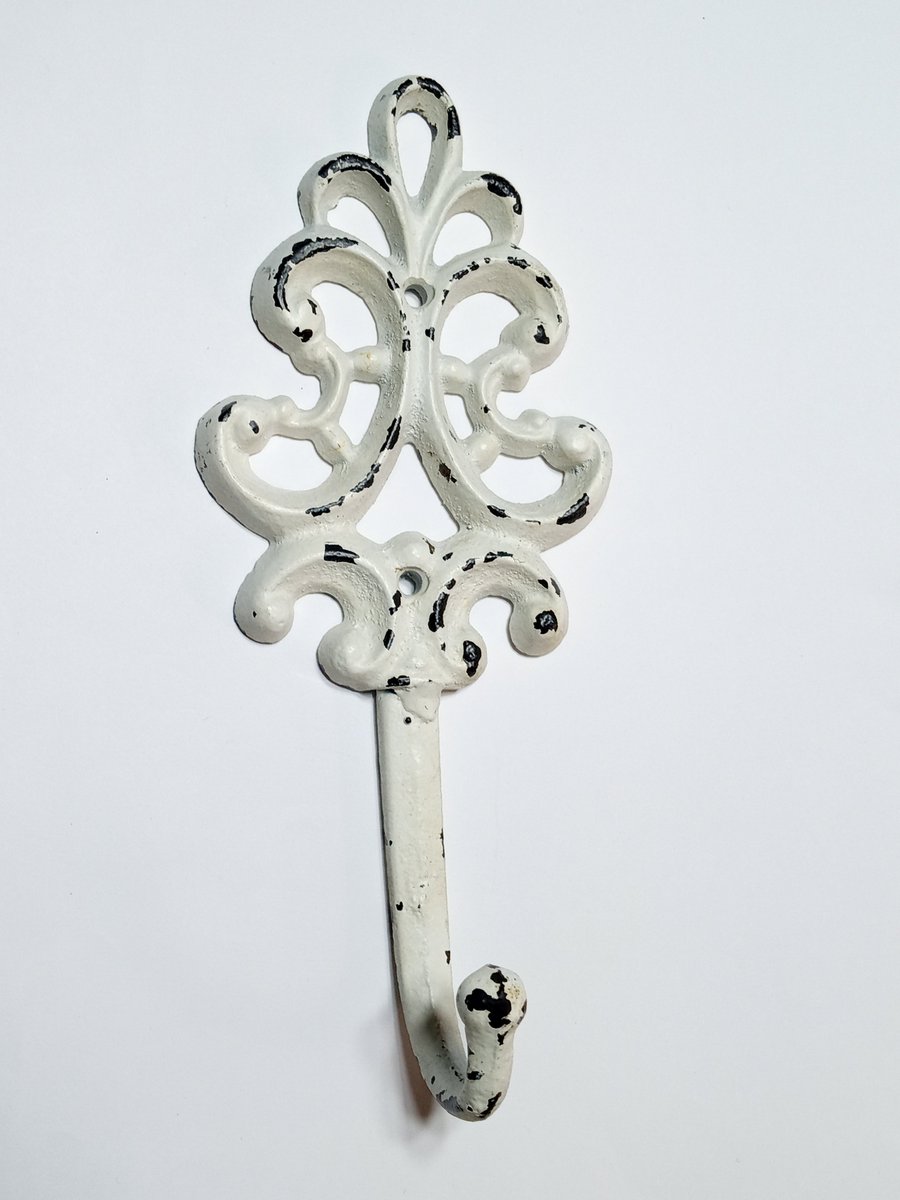 softlyunserious's tweet image. 🤍 Add instant charm to your home! 🤍 Distressed White Farmhouse Wall Hook. Perfect for towels, robes, or farmhouse chic entryways. 🏡
#FarmhouseDecor #ShabbyChic #HomeGoals #RusticStyle