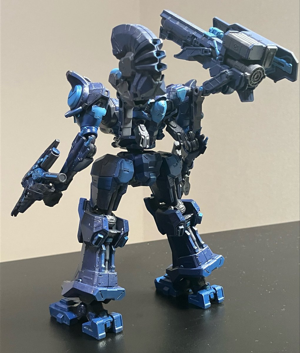 「お前がレイヴンか　ウォルターの猟犬とやるのは初めてだ　退屈させてくれるなよ」

AC6 30MM ロックスミス完成しました。

初ブラシ塗装で結構苦労して1月かかっちゃいましたがなんとかできました

今回も武器・本体共に塗り分け頑張ってるのでよろしければ見て下さい

#AC6
#30MM