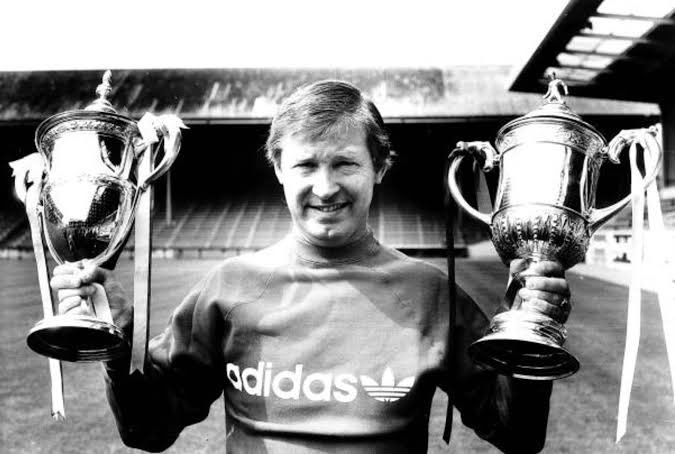GIBOLofficial's tweet photo. Sir Alex Ferguson menangani Aberdeen selama 7 tahun. Sir Alex memenangi  3 gelar juara Liga Skotlandia, 4 Piala Skotlandia, 1 Piala Liga, 1 Piala Winners dan 1 Piala Super Eropa.
Ferguson adalah pelatih tersukses dalam sejarah Aberdeen.

Sebelum menangani Manchester United, Feruguson memenangkan Liga Skotlandia tahun 1984/1985 bersama Aberdeen. Setelahnya Liga Skotlandia didominasi oleh Rangers dan Celtic yang bergantian meraih gelar juara liga selama kurang lebih 40 tahun terakhir.