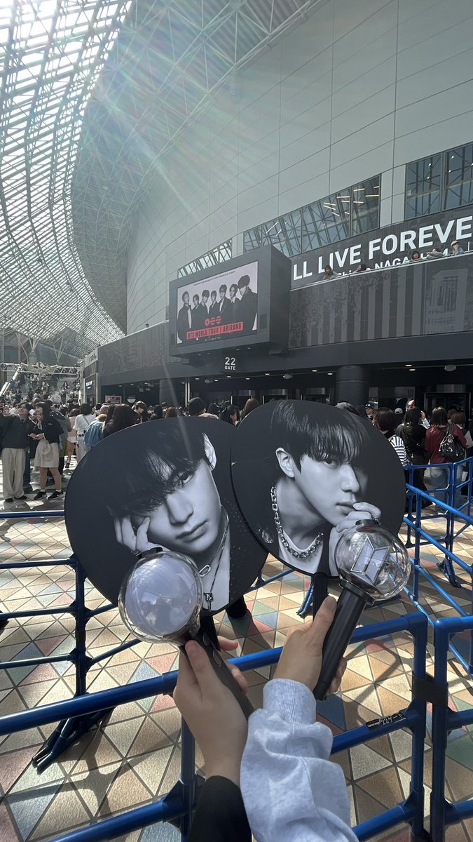 성 ྀི tweet media