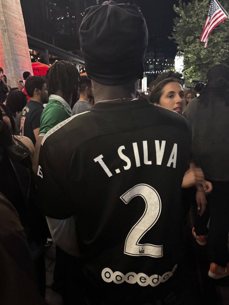 FroshMcj's tweet image. What a night🪉🔥

.@Santandave1 
#theboywhoplayedtheharp
#raindance
#dave