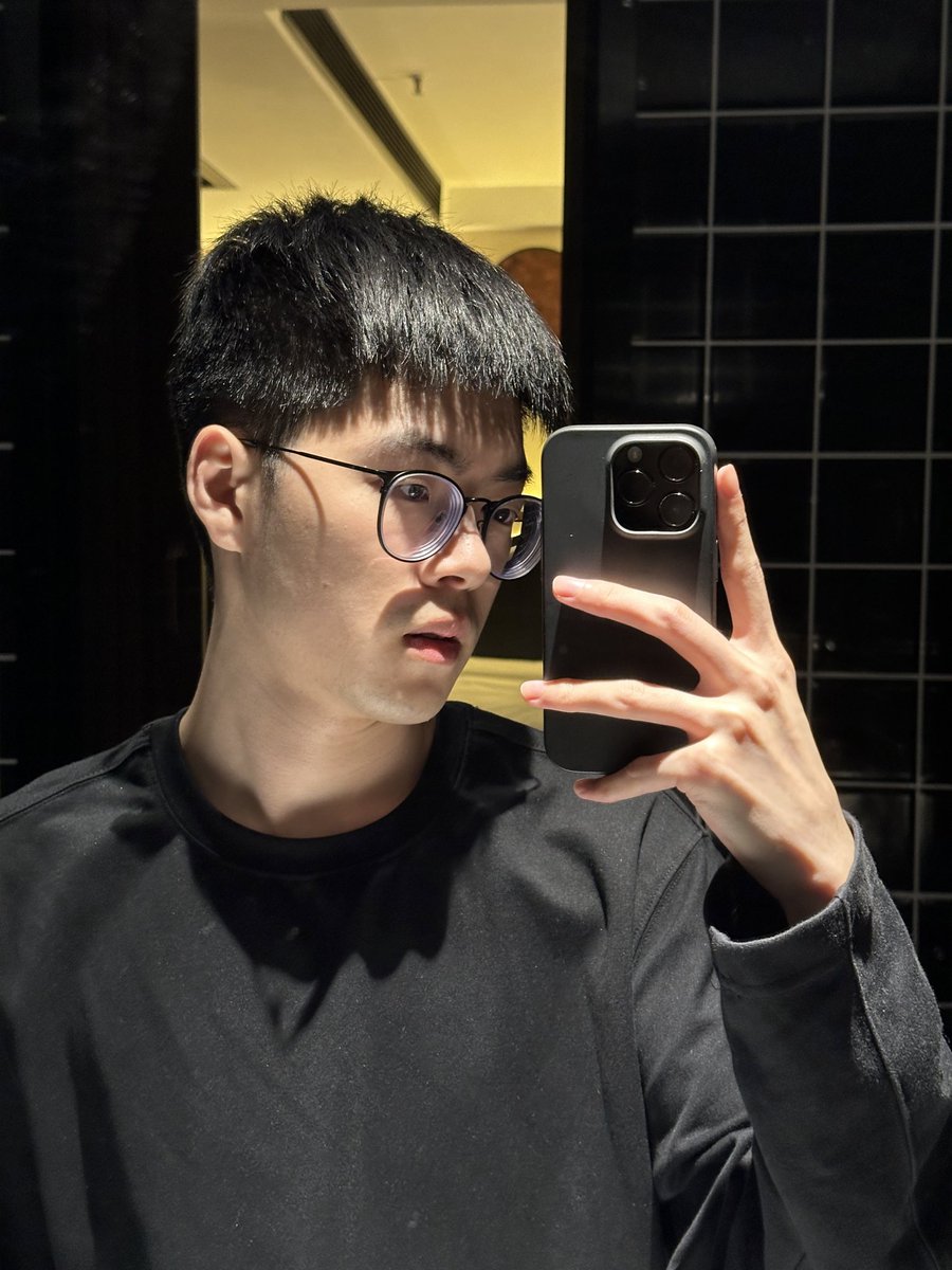 SantaKlaus tweet media