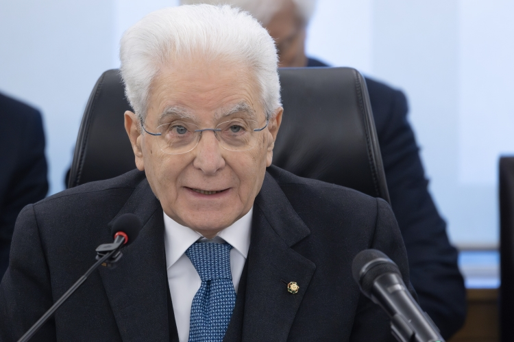 LereleOne's tweet photo. Riforme da fare. 
1) Il PdR può fare un solo mandato (7 anni). 
2) Può partecipare alle votazioni per la presidenza solo chi non ha compiuto i 73 anni. https://t.co/3M25p4og4Z