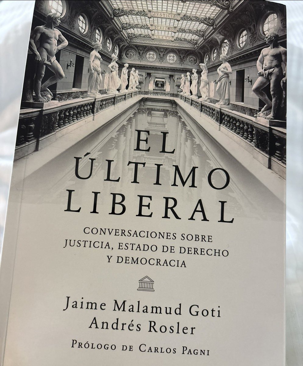 HugoAldayNieto's tweet photo. #Mesdellibro
“En la República de Weimar, bajo el lema: “no a la reforma de justicia, si a la reforma de los juristas”. Los nacionalsocialistas creían que el texto jurídico en el fondo es irrelevante, lo que importa es el espíritu con el que se administra la justicia.”
#Rosler https://t.co/TXWnM01Lvi