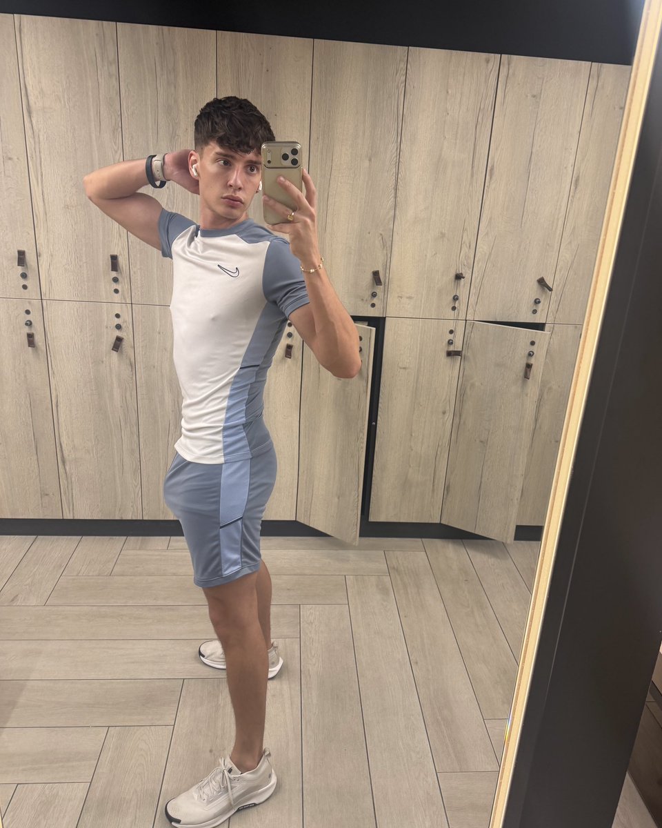 joshstonepg's tweet photo. what would you do if you saw me in the locker room? https://t.co/k7KR6U7TpN