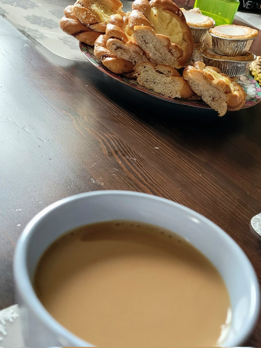 Cybersijn's tweet image. It's that time... in Sweden. 
What time is it?????

#Sweden #cake #coffee #LivingInSweden #sverige