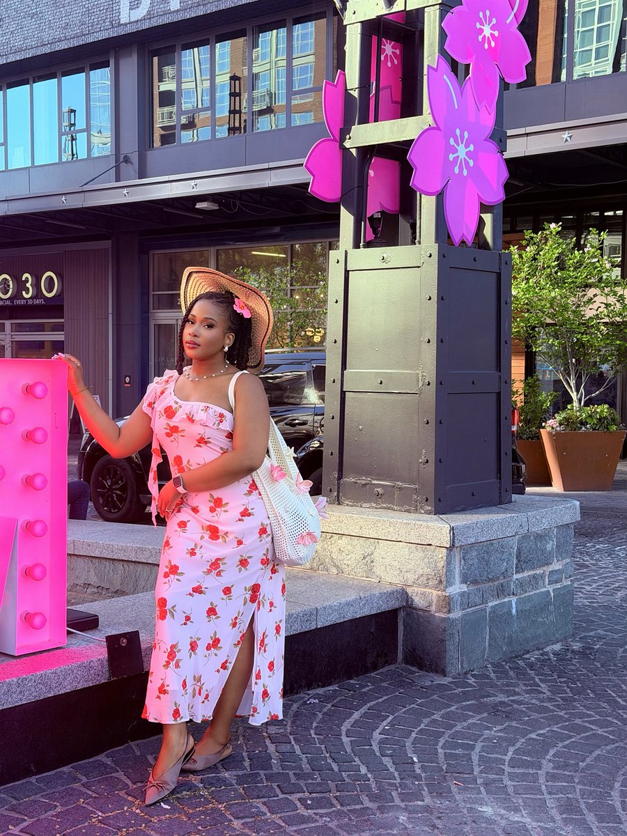 cheedeera's tweet image. Still in the blooming season 🌸💗

Dress &amp;amp; Sandals: @Target 

#HappySunday