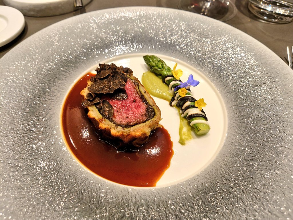 白金でフレンチを食べる幸せな週末を過ごしたのでした。