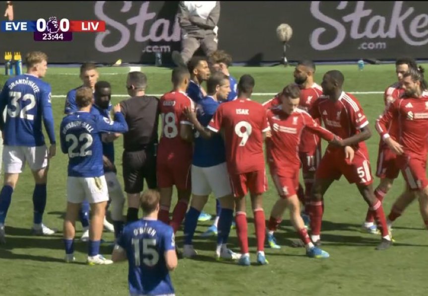 عالم ليفربول tweet media