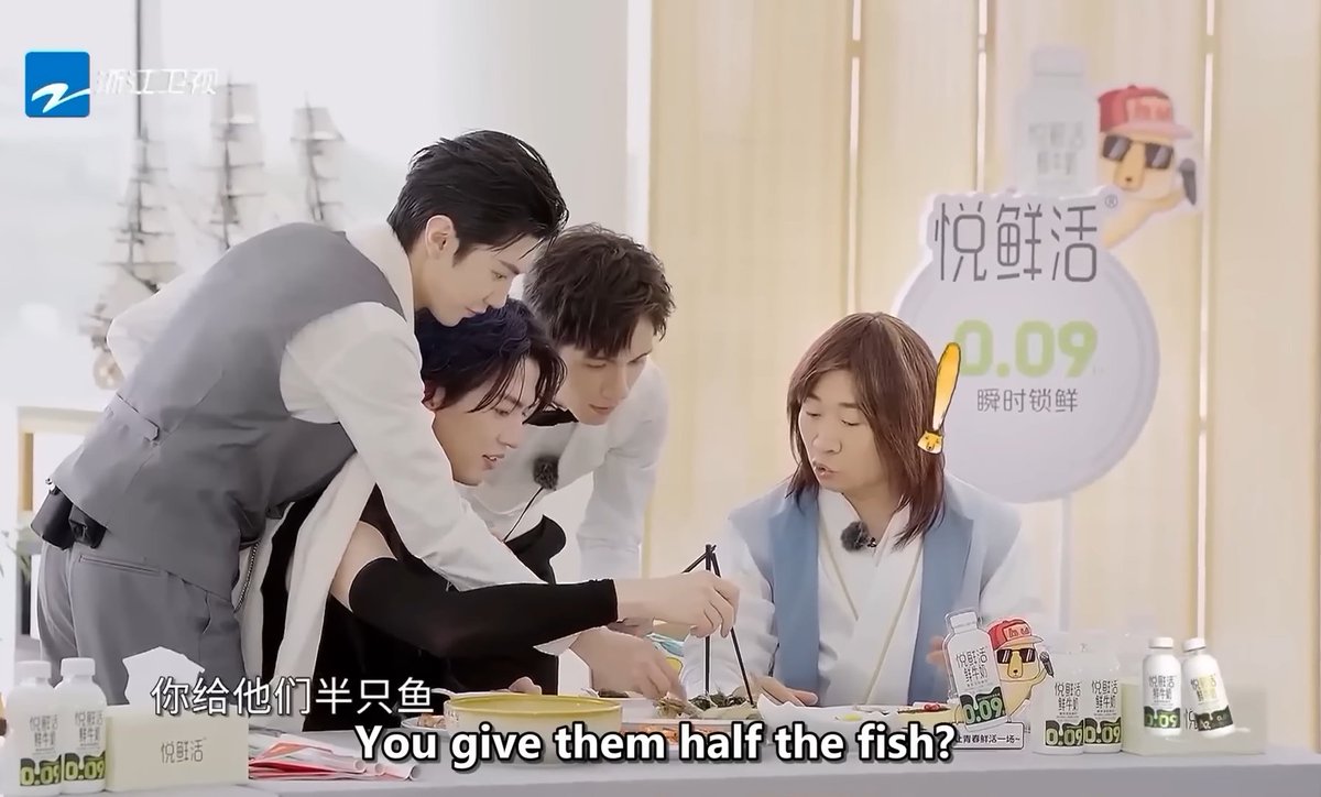 keioboysakurai's tweet image. Zheyuan got half of Linghe's fish so he promoted LH's new project as payment 🤣🤣🤣

I need ZY and LH in another show 🥲🥰

#ChenZheyuan #ZhangLinghe #YouthPeriplousS4