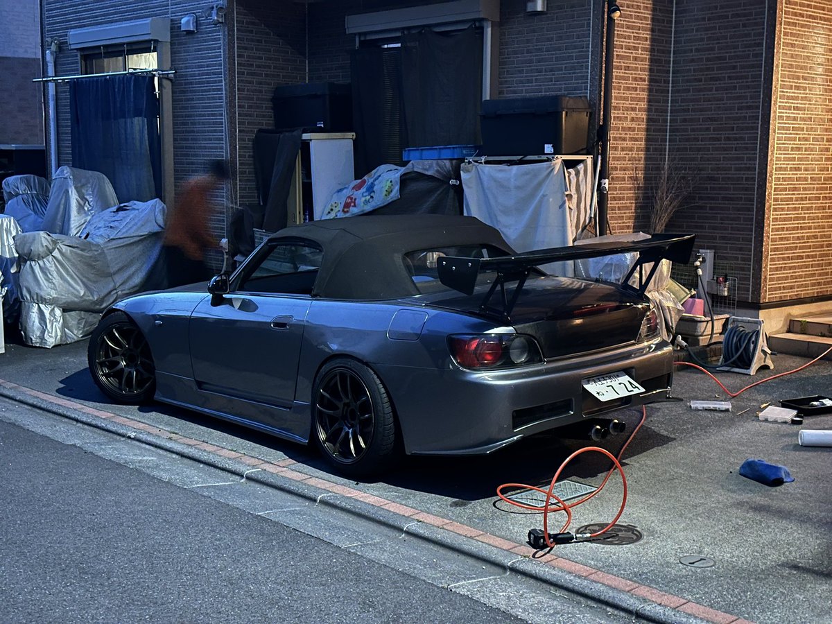 Koma_s2000's tweet photo. 仕様変更しました！
フロ���ト トップシークレット(ワンオフ)
サイド    ルートKS
リア        j'sレーシング
トランクカーボン化
触媒ストレート  中間 BE  FREE
リアピース  センターデュアル(ワンオフ)

サイドに合わせるため、張り出し風かつアゴも2cm延長してもらいました！ https://t.co/os2vWPaCgh