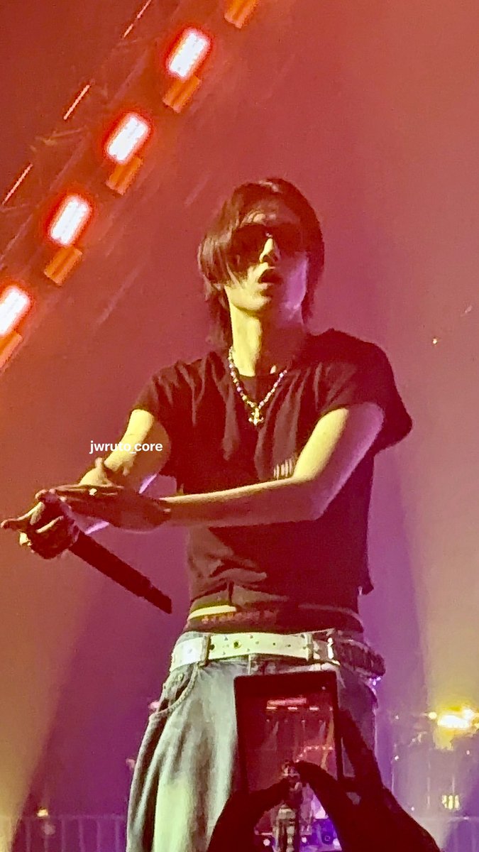 jwharu_core's tweet photo. full-on main character energy haruto!!! 😭😭😭😭😭😭

#TREASURE_PULSE_ON_IN_MANILA #TREASURE #HARUTO https://t.co/hUUND067HO
