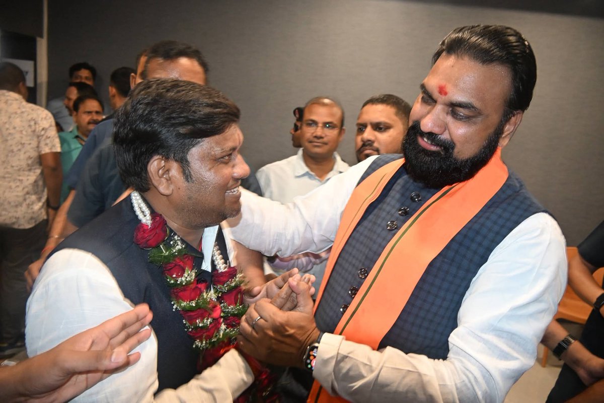 _GaneshLeader's tweet photo. मेहनत इतनी खामोशी से करो,
कि सफलता शोर मचा दे।
#SamratChoudhary #GaneshKumar #CM
#CMOBIHAR #mypick #viralpost #style #click #motivation #PostViral #trending  #viralpost #foryou https://t.co/axAyyBHEwG
