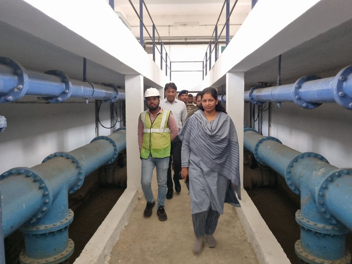 collectorsagar's tweet image. ➡️ सागर की लाइफ लाइन राजघाट पहुंचकर कलेक्टर श्रीमती प्रतिभा पाल ने पानी की गुणवत्ता एवं लॉग बुक की जांच की सप्लाई शुद्धता की जानकारी लेकर आवश्यक निर्देश दिए।

@CMMadhyaPradesh @DrMohanYadav51 @JansamparkMP #jansamparkMP #sagar