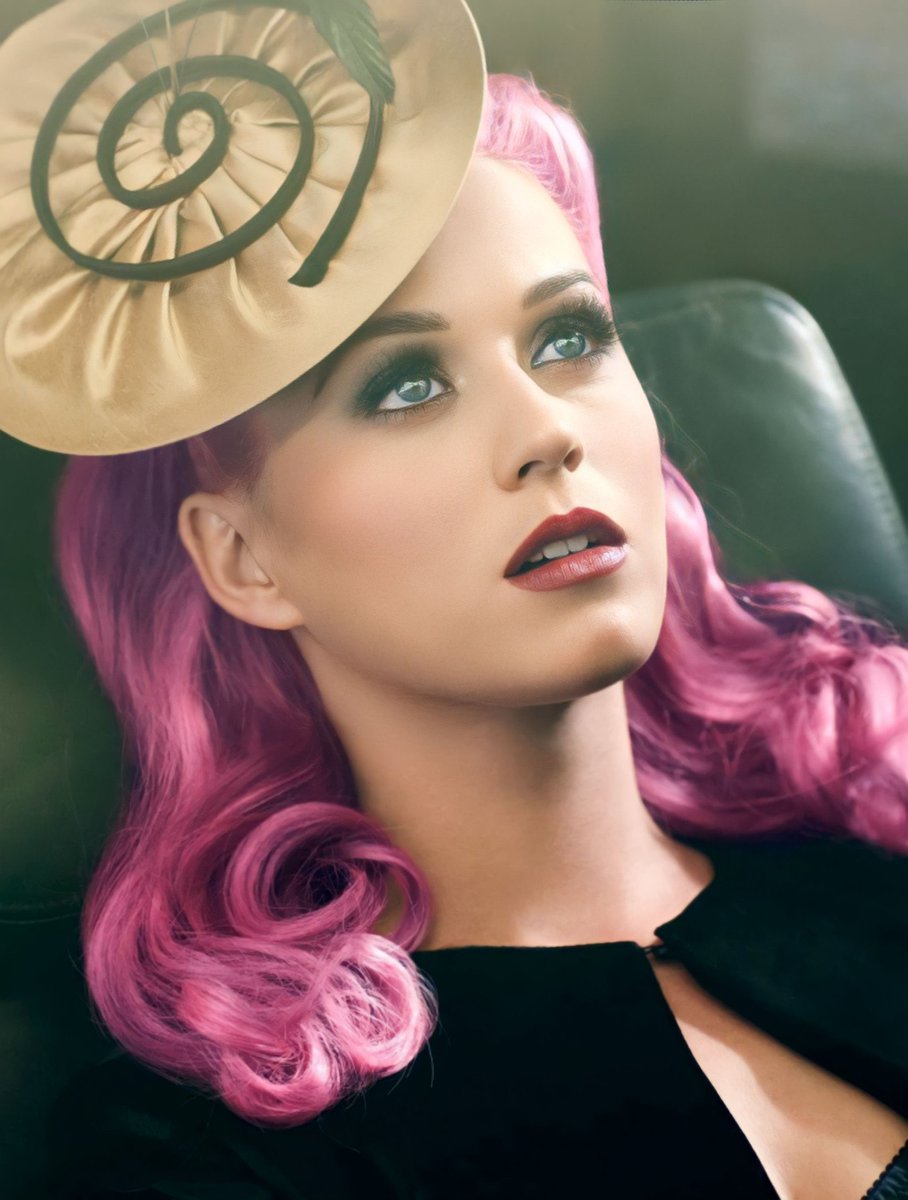 “The One That Got Away” by Katy Perry gained 2.05M streams on Spotify yesterday, its biggest Saturday Update ever!