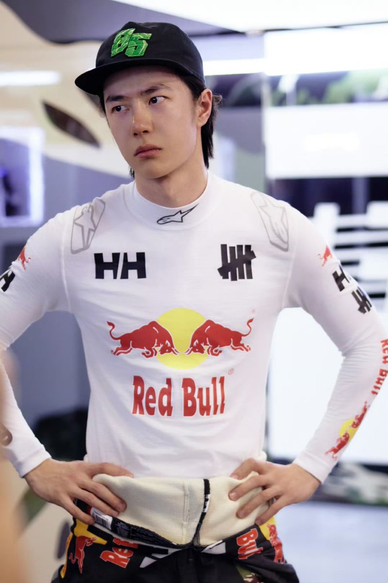 王一博!85!Ibos🏍!💚 tweet media