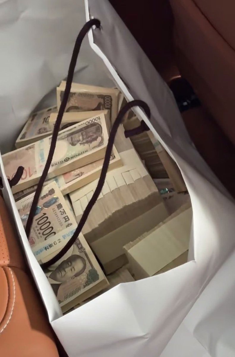 ᴍᴀɴᴀᴍɪ tweet media