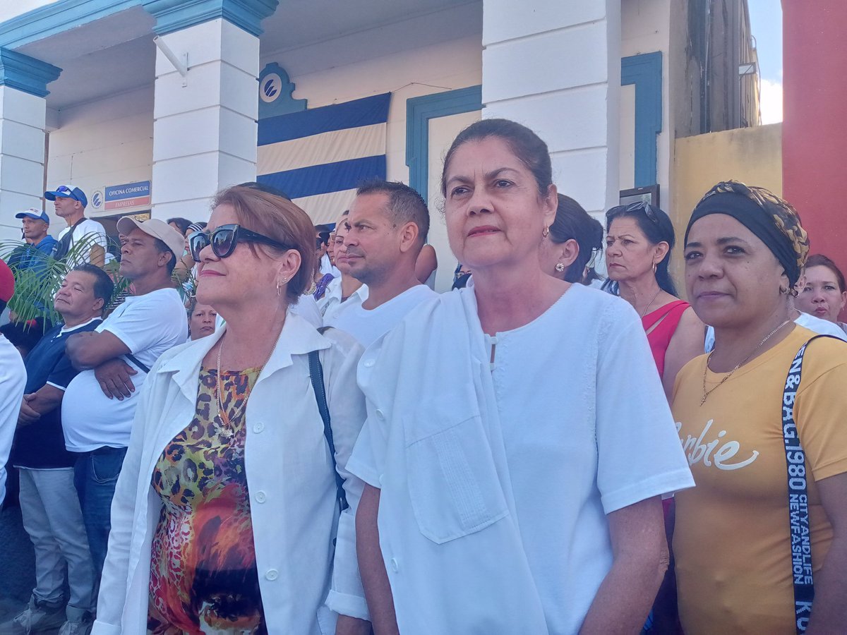 Nuestra Plaza Martiana vibró con #GirónHoy .Los trabajadores de #HospitalGuevara estuvimos presente reafirmando nuestro compromiso.
#PorLasTunasLaVictoria