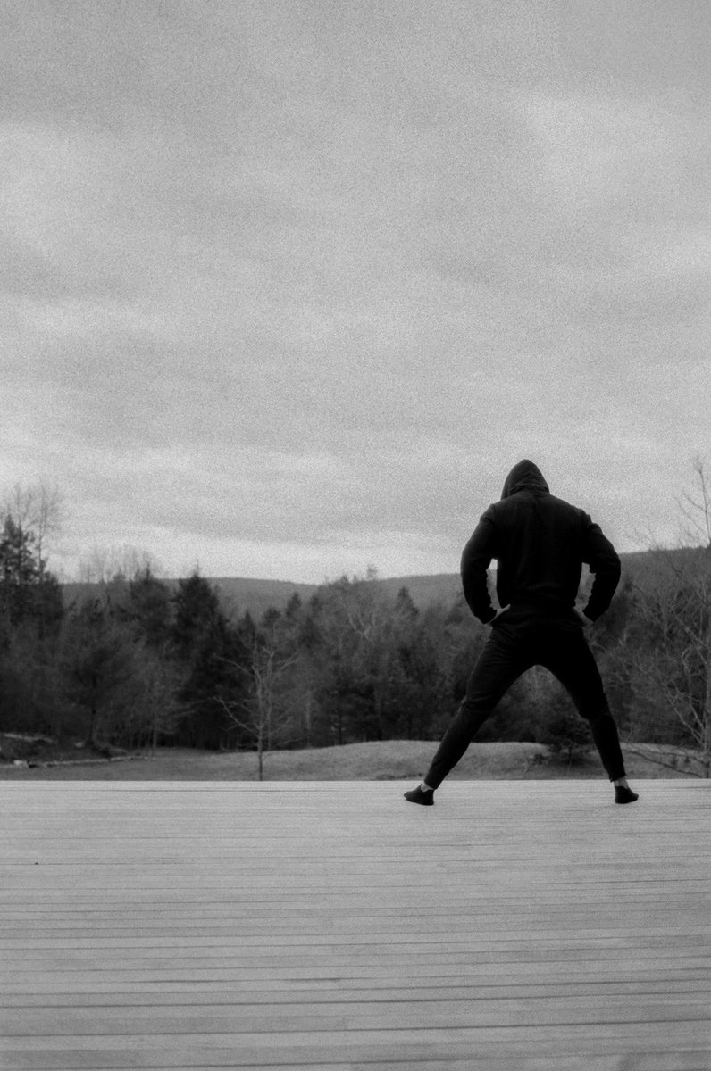 Mike_Simone_'s tweet photo. The year my nervous system collapsed

I was the guy who did everything right.
Lifted. Ran. Meditated. Ate clean. Slept well. Pushed for peak performance.

Then my gut collapsed.
Then my bloodwork.
Then my entire nervous system…

24+ months of gut issues, muscle loss, anxiety, depression, zero creativity.
I tried every protocol. Nothing stuck at first.

Healing was a puzzle I couldn’t seem to solve until I accepted I was something I had to just ride out fearful, uncomfortable, uncertain.