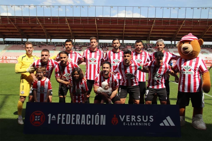 Zamora3punto0's tweet photo. Carbonell desata la locura en el descuento y el Zamora mete el primer pie en el playoff (1-0) https://t.co/OqKsr7qXFq https://t.co/q2ksWkxc5k