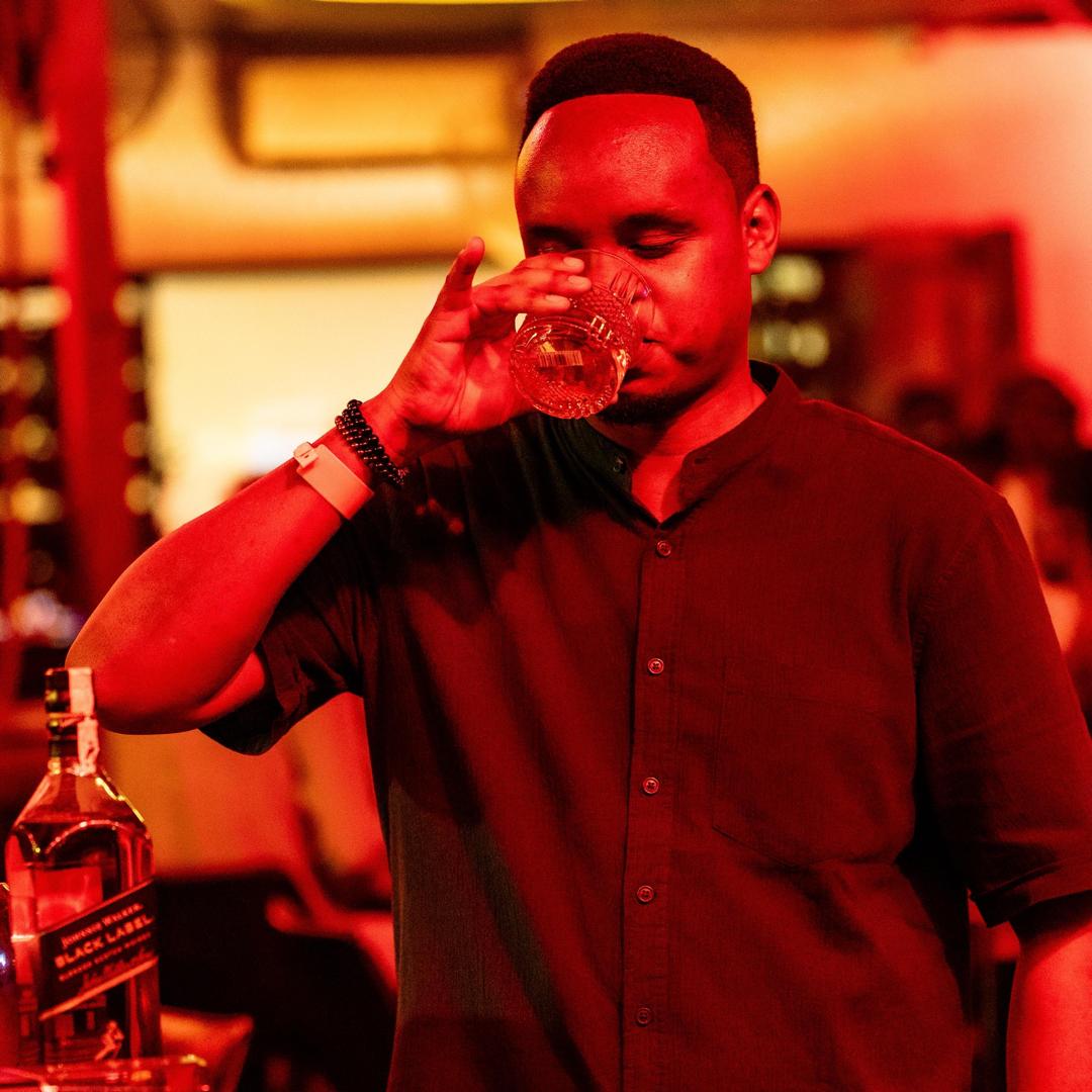 djKasBaby's tweet image. Happiness looked like this at the Afro Exchange 🥃✨
Good people, great music, and @johnniewalker_ setting the tone all night.
Moments like these? You just had to be there.
#AfroExchange #KeepWalking #DrinkResponsibly