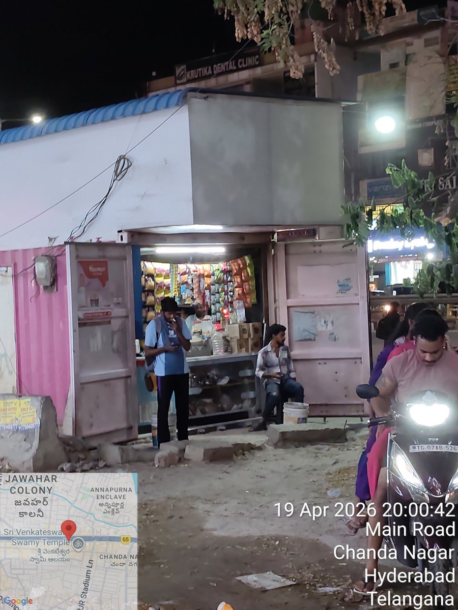 kktsmedia's tweet photo. @SajjanarVC_IPS @hydcitypolice @CPHydCity @SajjanarOffice @TelanganaCOPs @TelanganaDGP @PMOIndia @TelanganaCMO @HMOIndia @GHMCOnline
@CYBTRAFFIC
🚬 are available at both the dabba shop & container shops are very close to Chandanagar #BusStop &surrounding schools & colleges are there.
You can see the 🚬YOUTH at this location & also next to Sri Balaji Jewellers pre&post college hours.
#MySpaceHyd https://t.co/o28qltxIfS