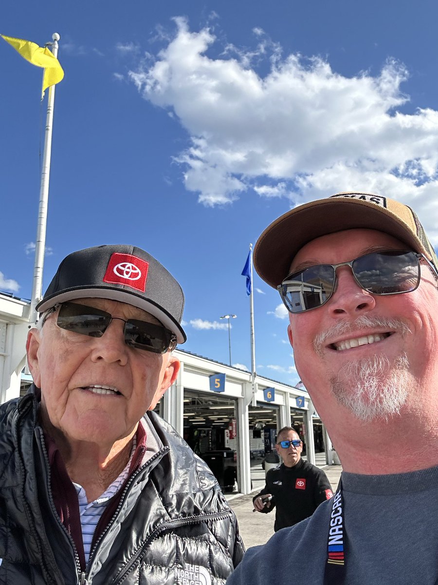 MashGas's tweet image. @JoeGibbsRacing Coach was super cool on pit road #MTG