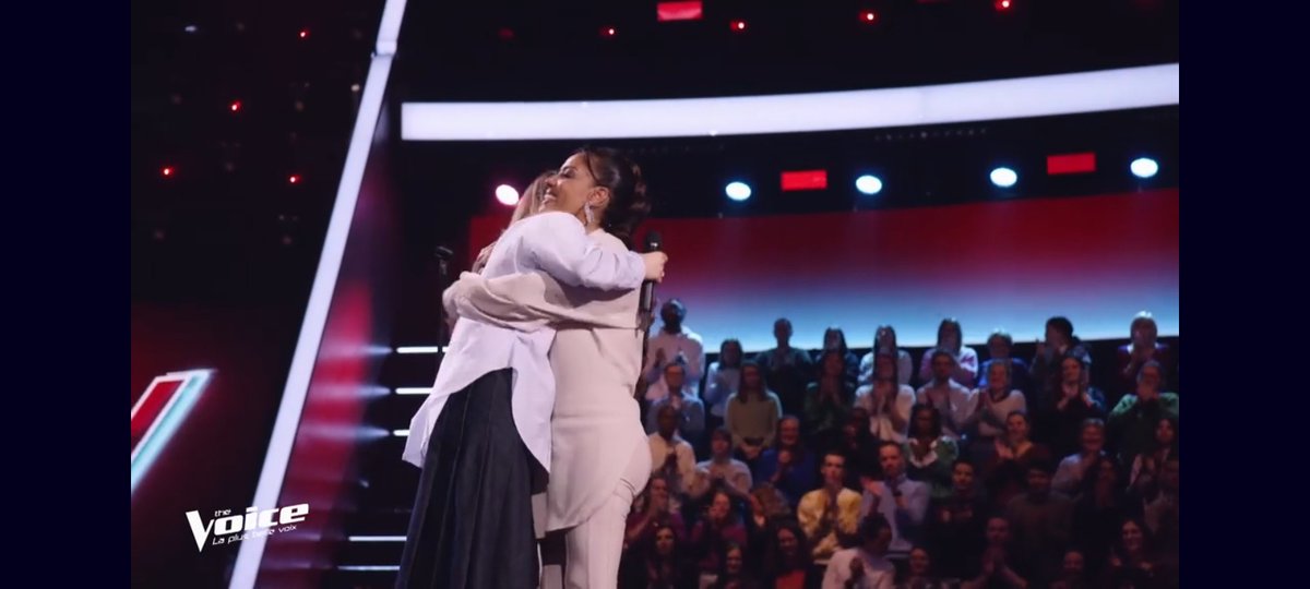 fabien_fichaux's tweet image. Le premier talent s'appelait Alice, elle a chantée "Ils me rient tous au nez" de Theodora, Alice est allée rejoindre l'équipe Amel Bent qui était la seule coach à se retourner #TheVoice