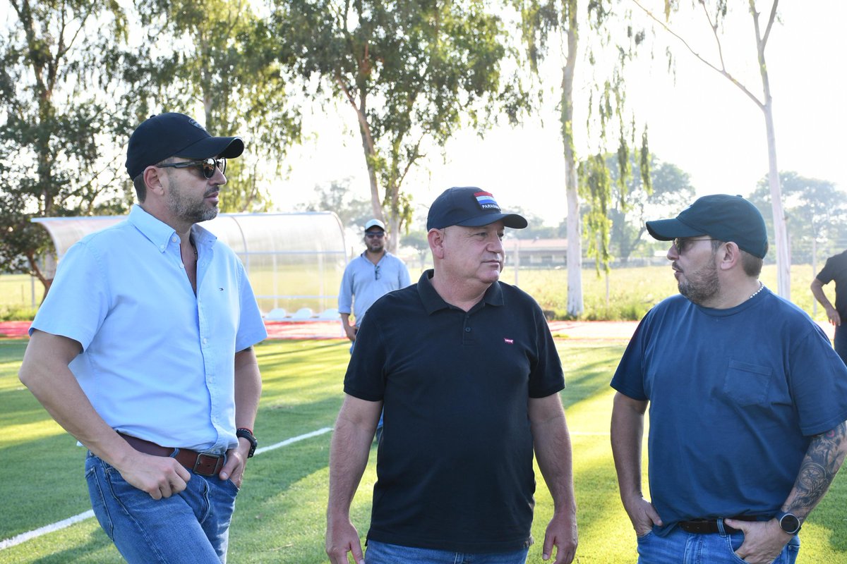 AllianaPedro's tweet photo. Con la diputada Fabiana Souto visitamos el nuevo circuito olímpico y la renovación de la cancha de fútbol del Polideportivo Roberto Cabañas de Pilar.

Felicitaciones al gobernador Víctor Hugo Fornerón por apostar al deporte, a una vida más sana y a un mejor futuro para nuestra gente.
