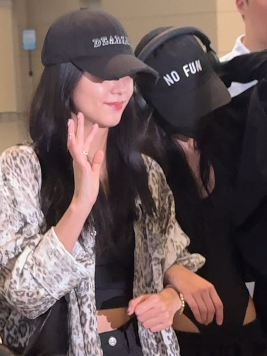 𝐽𝐽 tweet media