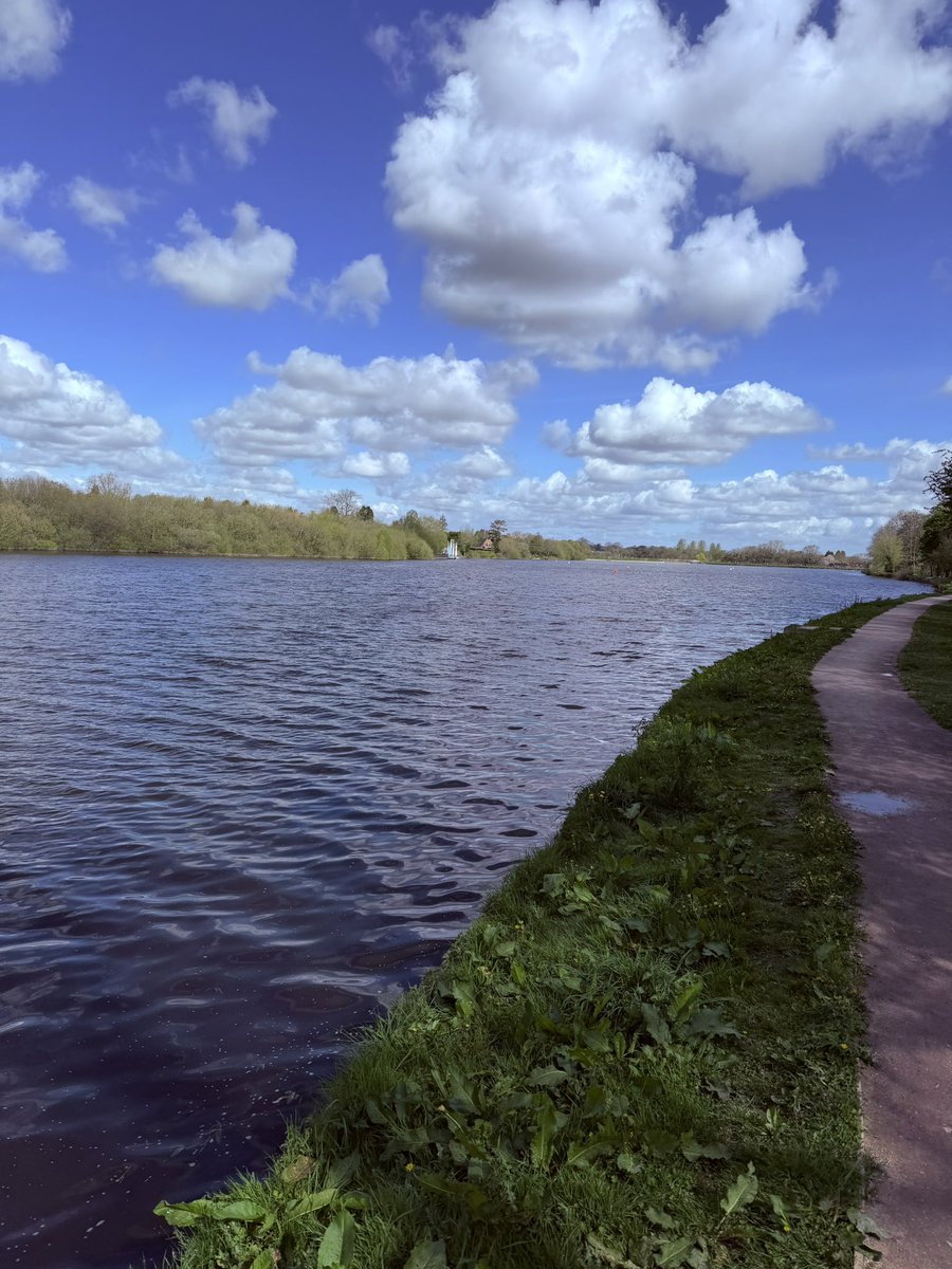 DanStarkey's tweet photo. Sunday morning run with Nikki and Harriet followed by the gym, really enjoyed the new gym workout, aching now 🔥 so sofa and watching the football this afternoon 🥰 https://t.co/MmKeEbLpdG