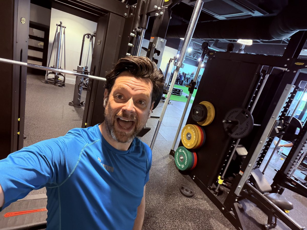 DanStarkey's tweet photo. Sunday morning run with Nikki and Harriet followed by the gym, really enjoyed the new gym workout, aching now 🔥 so sofa and watching the football this afternoon 🥰 https://t.co/MmKeEbLpdG