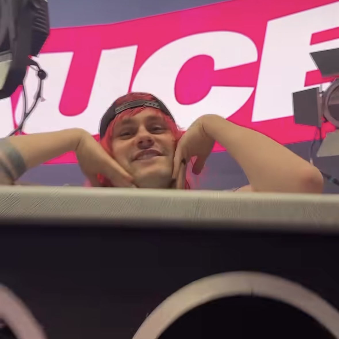 ALEX ×͜× tweet media